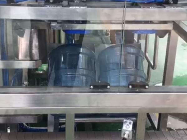 变频控制加水，灌装机视频